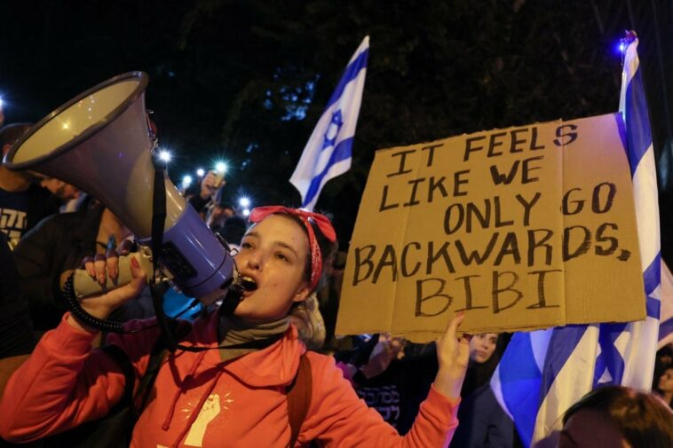 Los israelíes salen a las calles en la quinta semana de protestas contra el gobierno de Netanyahu