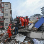 Los países árabes envían equipos de rescate a Turkiye después del terremoto mortal