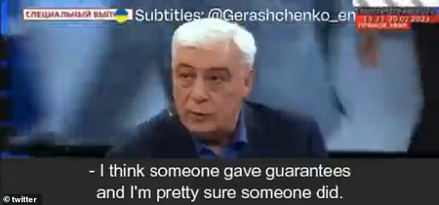 Un propagandista ruso en la televisión estatal dijo el lunes que Moscú tenía que darle al presidente Joe Biden garantías de que no atacarían durante su visita sorpresa a Ucrania.