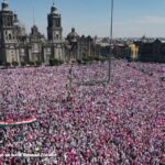 Mexicanos protestan masivamente contra plan de AMLO para tomar el Instituto Nacional Electoral