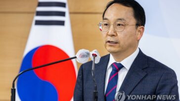 Ministry reviewing local association&apos;s N. Korean visit bid over separated families