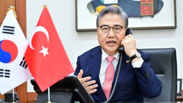 S. Korean foreign minister vows &apos;all possible support&apos; for quake-hit Turkey