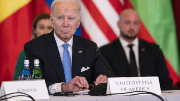 'No hay evidencia' de que Rusia se esté acercando al uso de armas nucleares, dice Biden