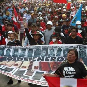 Nuevas protestas que exigen la renuncia del presidente peruano