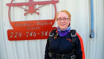La víctima de 44 años, Heather Glasgow de Poteau, estaba en el Adventure Skydiving Center en Sallisaw el sábado por la tarde lista para una aventura emocionante antes de la trágica caída que ocurrió cerca de la frontera estatal de Arkansas, a unas 150 millas al este de la ciudad de Oklahoma.