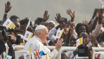 Papa Francisco concluye viaje a Sudán del Sur e insta a poner fin a la 'furia ciega' de la violencia