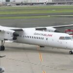 El avión de Qantaslink se vio obligado a dar marcha atrás debido a la turbulencia y una ambulancia lo encontró en tierra.