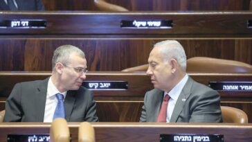 Minster of Justice Yariv Levin and Prime Minister Benjamin Netanyahu  credit: Noam Moskowitz, Knesset Spokesperson