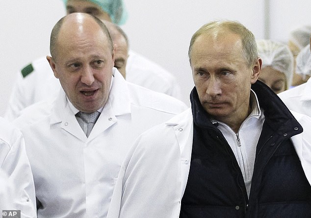 Vladimir Putin está sacando de Ucrania a los mercenarios rusos del notorio Grupo Wagner dirigido por Yevgeny Prigozhin por temor al Kremlin de que se están volviendo