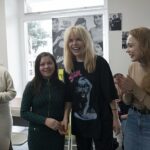 'Todos estamos conectados': Paloma Faith se conmovió después de conocer a refugiados ucranianos en Polonia (en la foto) y elogió a los voluntarios en los proyectos que los ayudan.