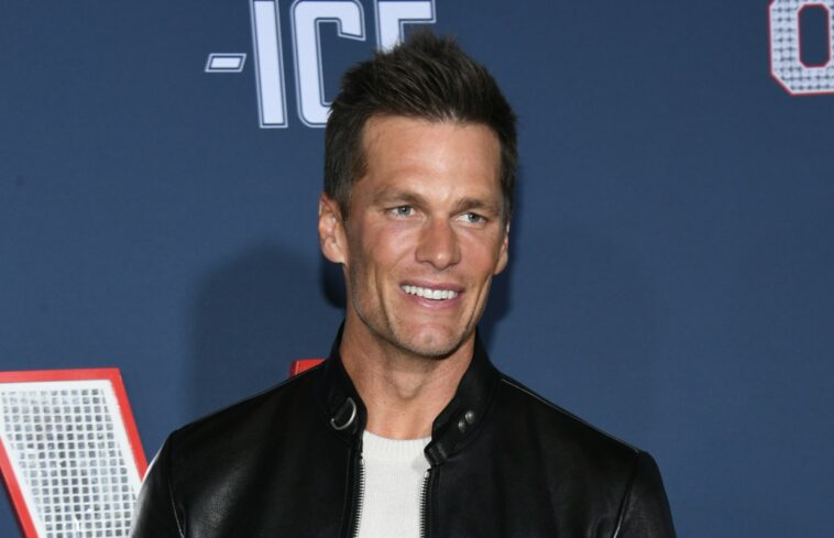 Tom Brady hace que el contrato de CBS de Tony Romo parezca un cambio tonto