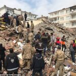 Los trabajos de búsqueda y rescate continúan después del terremoto de magnitud 5,6 que azotó Malatya, Turquía, el 27 de febrero.