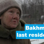 Un día en Bajmut mientras los últimos residentes de la ciudad ucraniana se enfrentan al avance ruso