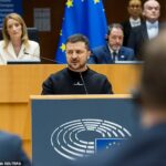 El presidente ucraniano Zelensky pronuncia un discurso en el Parlamento Europeo el 9 de febrero