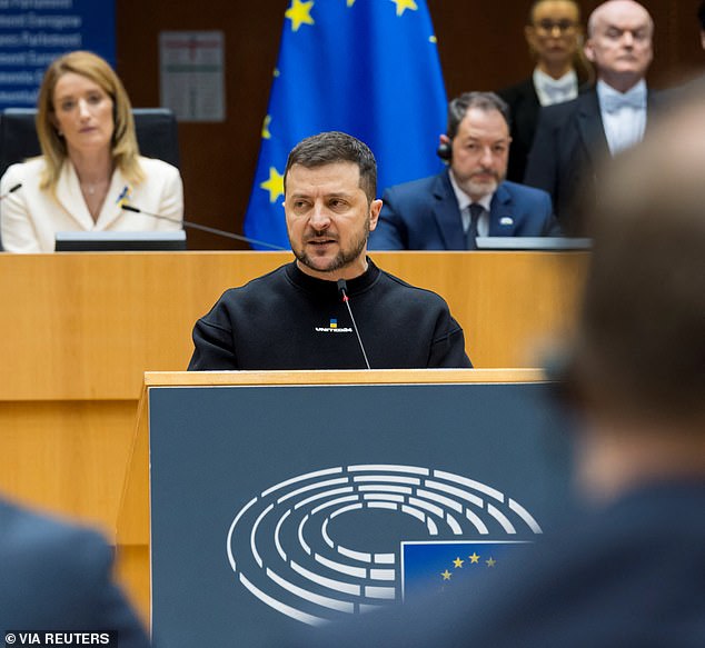 El presidente ucraniano Zelensky pronuncia un discurso en el Parlamento Europeo el 9 de febrero