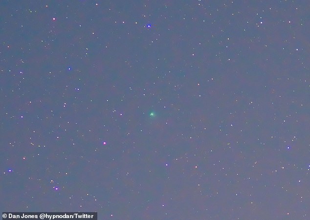 El cometa C/2022 E3 capturado en cámara por el fotógrafo Dan Jones en Chichester anoche en una Sony A6400 con lente Sigma 30 mm 1.4