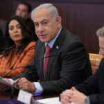 Netanyahu de Israel promete "acabar con la división" mientras miles protestan contra las reformas judiciales