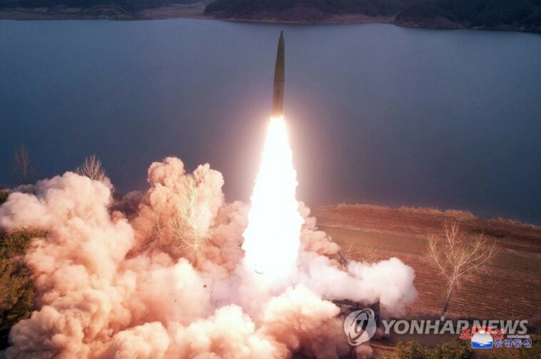 (3rd LD) N. Korea fires 2 SRBMs toward East Sea; U.S. aircraft carrier due in S. Korea for joint training