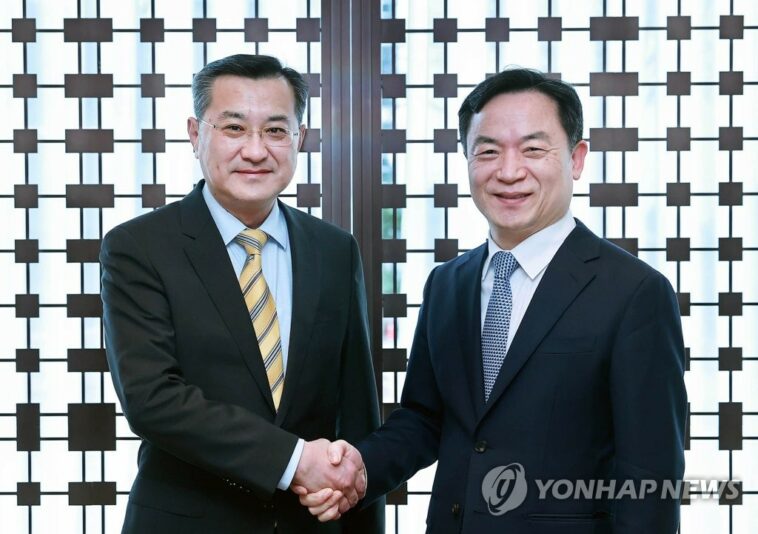 (LEAD) S. Korea, China to boost cooperation on trade, investment