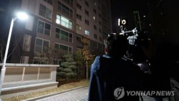 (LEAD) Deceased former aide said to have urged Lee to leave politics in suicide note