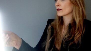 Ane Brun anuncia que 'Portrayals' se estrenará el 24 de marzo