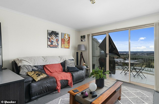 Un apartamento de $250,000 en Canberra (arriba) necesita reparaciones costosas, y se espera que los propietarios enfrenten tarifas de $200,000