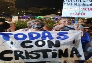 Argentinos realizan vigilia para respaldar al vicepresidente Fernández