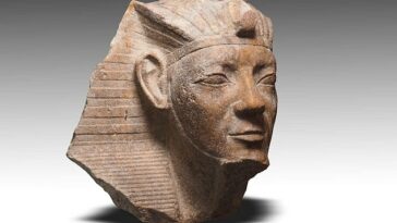 Los arqueólogos han descubierto una serie de estatuas rotas de la antigua realeza egipcia en un templo cerca de El Cairo.  Estos incluyen al faraón Ramsés II, quien fue el gobernante más poderoso y célebre de Egipto hace más de 3000 años.