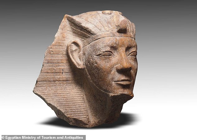 Los arqueólogos han descubierto una serie de estatuas rotas de la antigua realeza egipcia en un templo cerca de El Cairo.  Estos incluyen al faraón Ramsés II, quien fue el gobernante más poderoso y célebre de Egipto hace más de 3000 años.