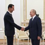Assad huye al abrazo de su amo en el aniversario de la revolución