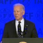 El presidente Joe Biden se dirigió a la Asociación Internacional de Bomberos el lunes y vino armado con bromas pero también con un sincero agradecimiento por cuando los bomberos desempeñaron un papel en la vida del presidente.