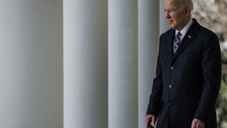 Biden usó el primer veto para salvar una regla de inversión 401(k).  Esto es lo que hace