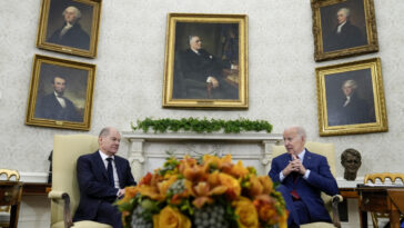 Biden y Scholz se reúnen y prometen apoyo a Ucrania "durante el tiempo que sea necesario"