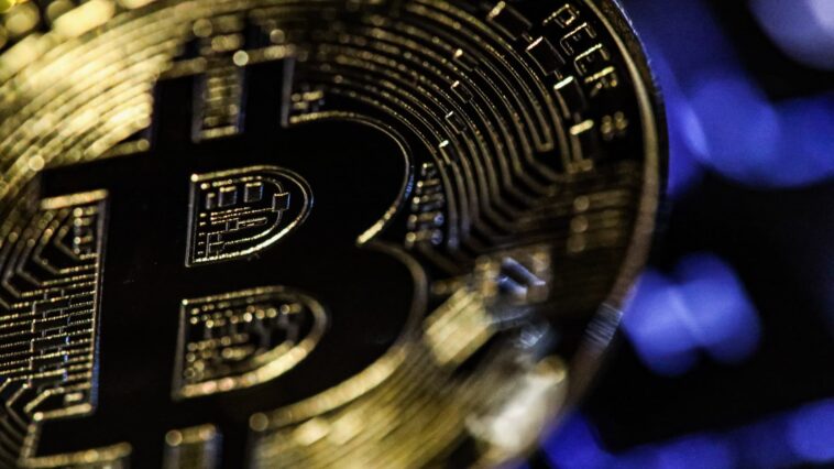 Bitcoin sube un 5% por encima de los $28,000 mientras los inversores se encogen de hombros ante las medidas enérgicas regulatorias