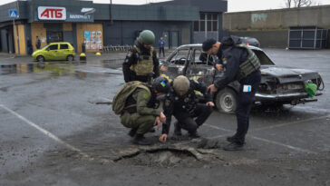 Bombardeos rusos matan al menos a tres personas en Kherson, dice Ucrania