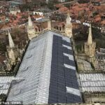 Catedral de York Minster instalando 199 paneles solares en su techo