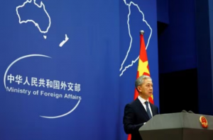 El portavoz del Ministerio de Relaciones Exteriores de China, Wang Wenbin, habla durante una conferencia de prensa en Beijing, China, el 3 de marzo de 2022. (Reuters)