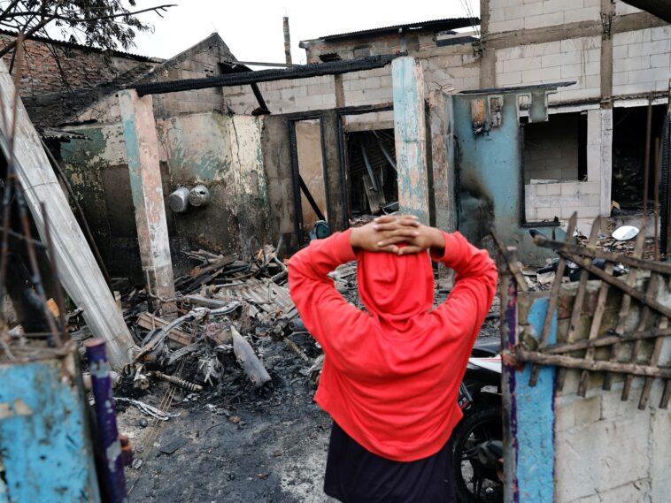 Cientos de personas evacuadas cuando el incendio de Pertamina mata al menos a 17 en Yakarta