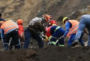 Cifra de muertos por deslizamiento de tierra masivo en Ecuador aumenta a 12