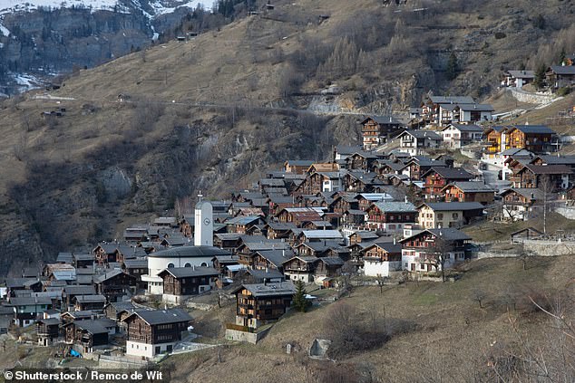 Albinen, ubicada en el cantón de Valais, ofrece pagar a las personas más de £ 50,000 solo para mudarse al impresionante pueblo del valle de montaña.