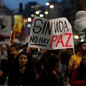 Colombia denuncia asesinato de firmante y líder social