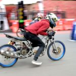 Combatir el fuego con fuego: la policía de Yakarta combate las carreras ilegales de motos organizando eventos legales