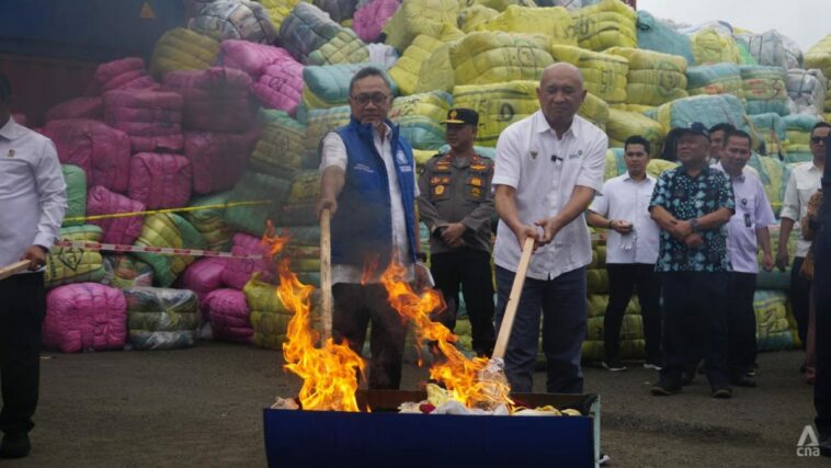 Destruir ropa de segunda mano importada es una medida para proteger a las pymes textiles: Ministro de Indonesia