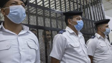 Egipto encarcela a activistas durante años por 'terrorismo': grupos de derechos humanos