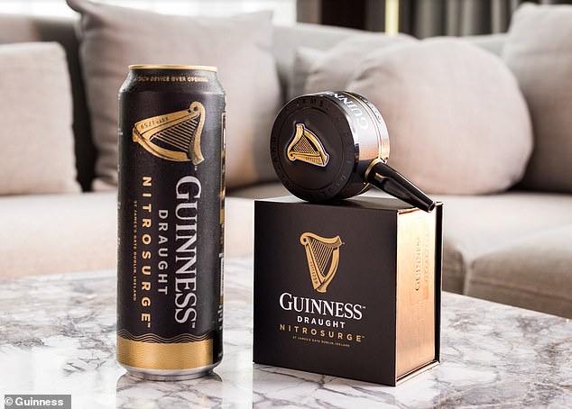 El 'innovador' artilugio electrónico de £ 25 permite a los fanáticos experimentar el 'ritual' que es el vertido de Guinness en dos partes en casa