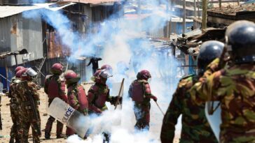 Foto: La policía de Kenia dispara gases lacrimógenos a los manifestantes antigubernamentales