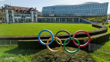 El COI ha recomendado que los atletas rusos y bielorrusos sean readmitidos bajo una bandera neutral