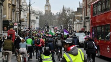 'Hacer del ciclismo una opción segura y cotidiana': Cientos se unen a la protesta por un ciclismo más seguro para las mujeres en Londres