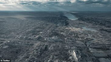 Imágenes aéreas revelan las ruinas de Maryinka, en Donetsk, donde la línea del frente atraviesa lo poco que queda de la ciudad