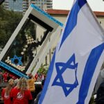 Israel: el ministro de Defensa pide una pausa en las reformas mientras miles protestan